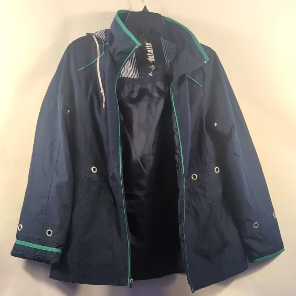 Intl Details Blue Jacket with Green Accents - Size Medium - Lightweight Outerwea